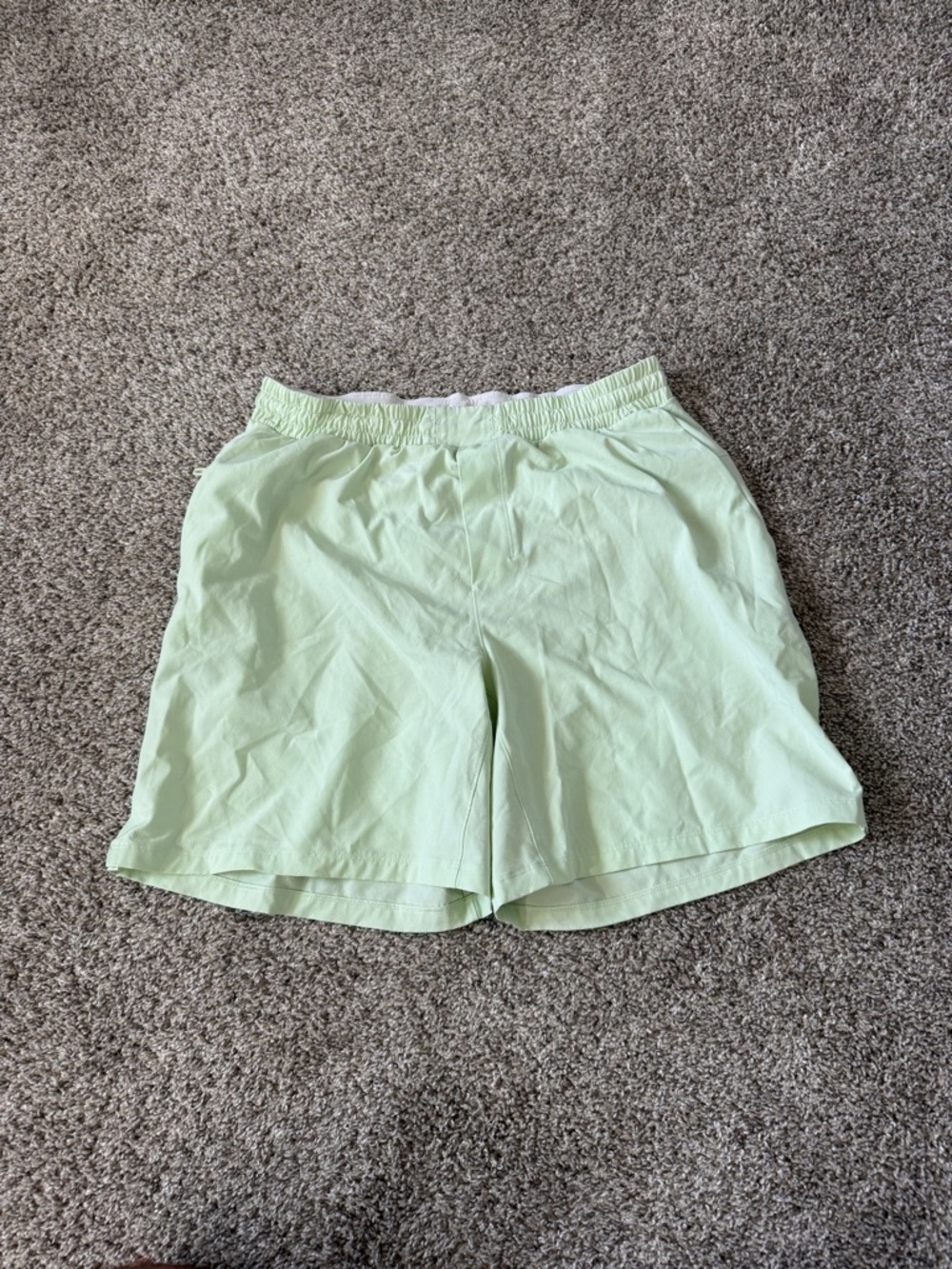 Lululemon Pool Short 7” - light green Sz L